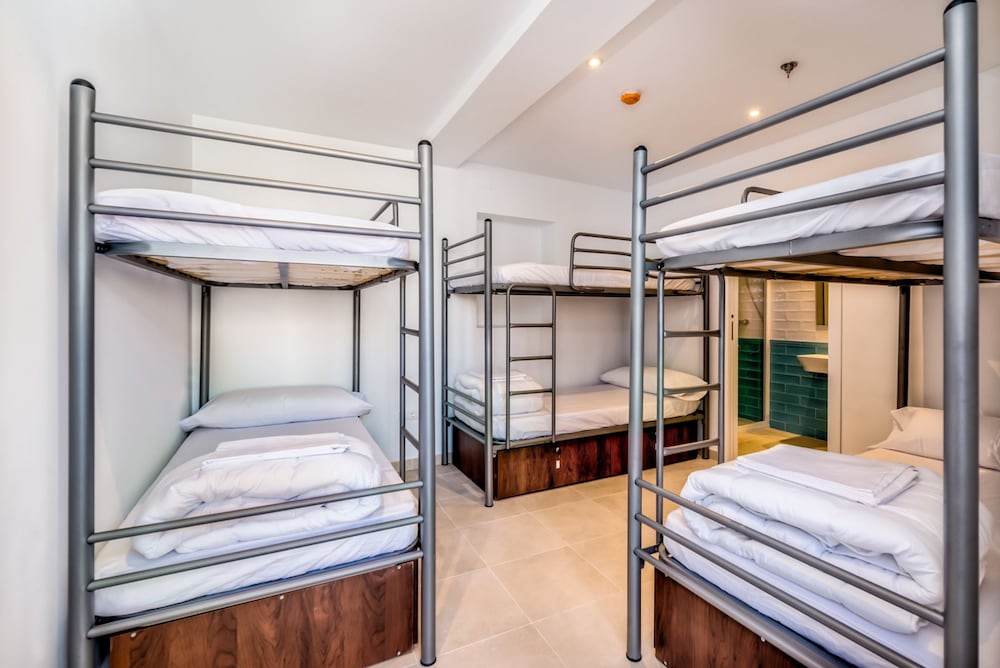 Hostel A2c - Adults Only 13/45