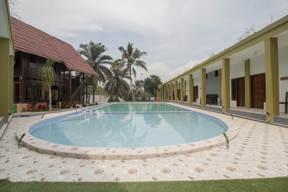 OYO 3283 Bwalk Hotel 35/40