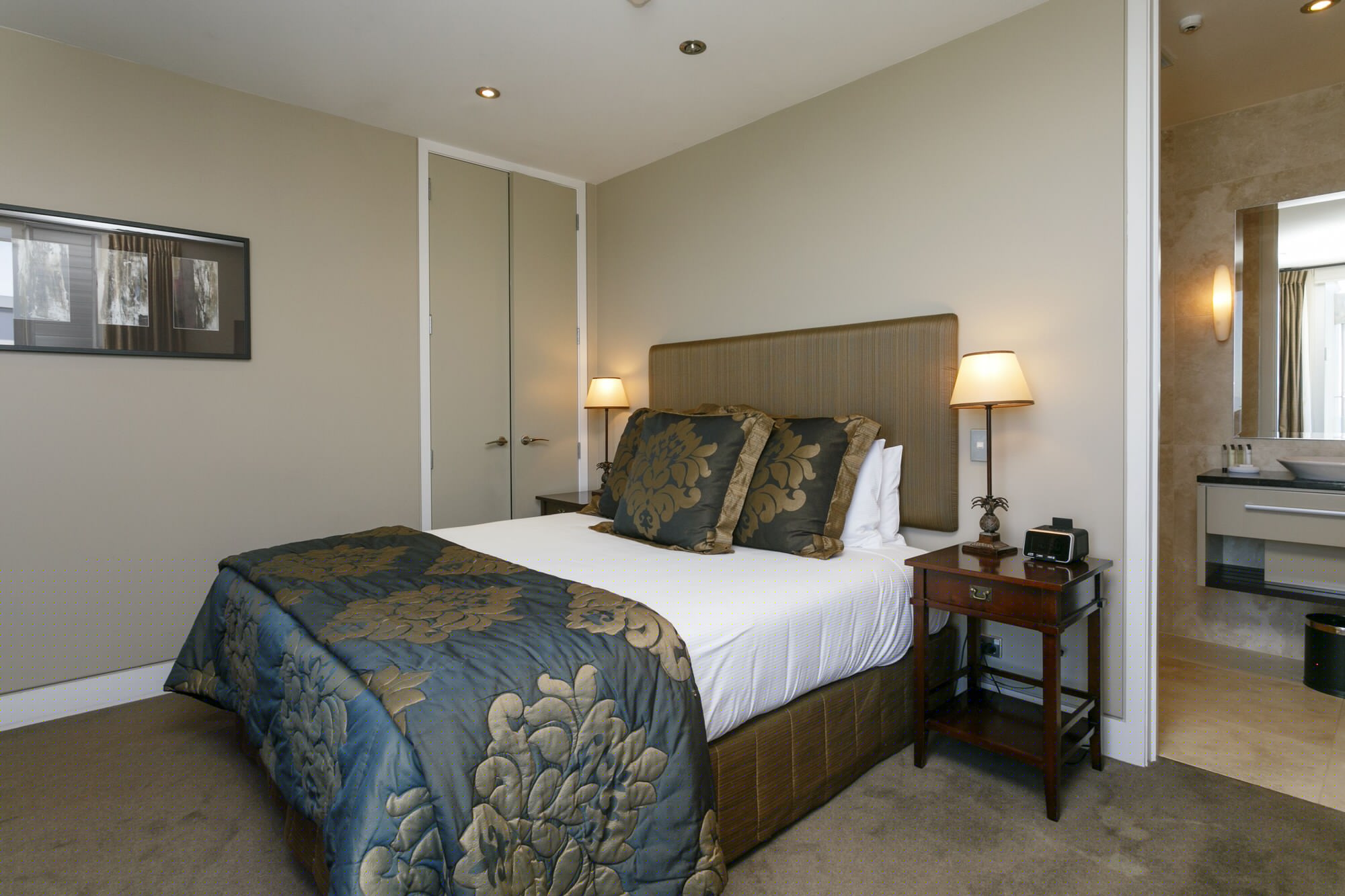 3 BEDROOMS, LUXURY, APARTMENT, LAKE SIDE, LAKE VIEW