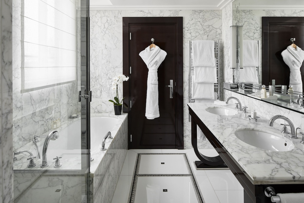 Hotel Plaza Athenee 77/79