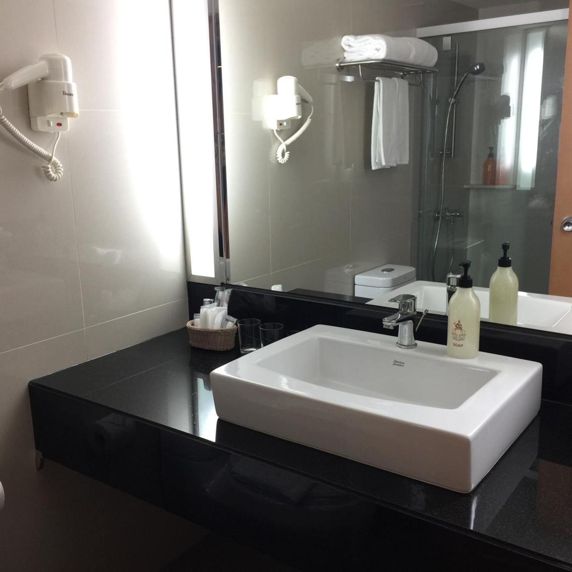 غرفة سوبيريور ثلاثية، Indra Regent Hotel 7/9