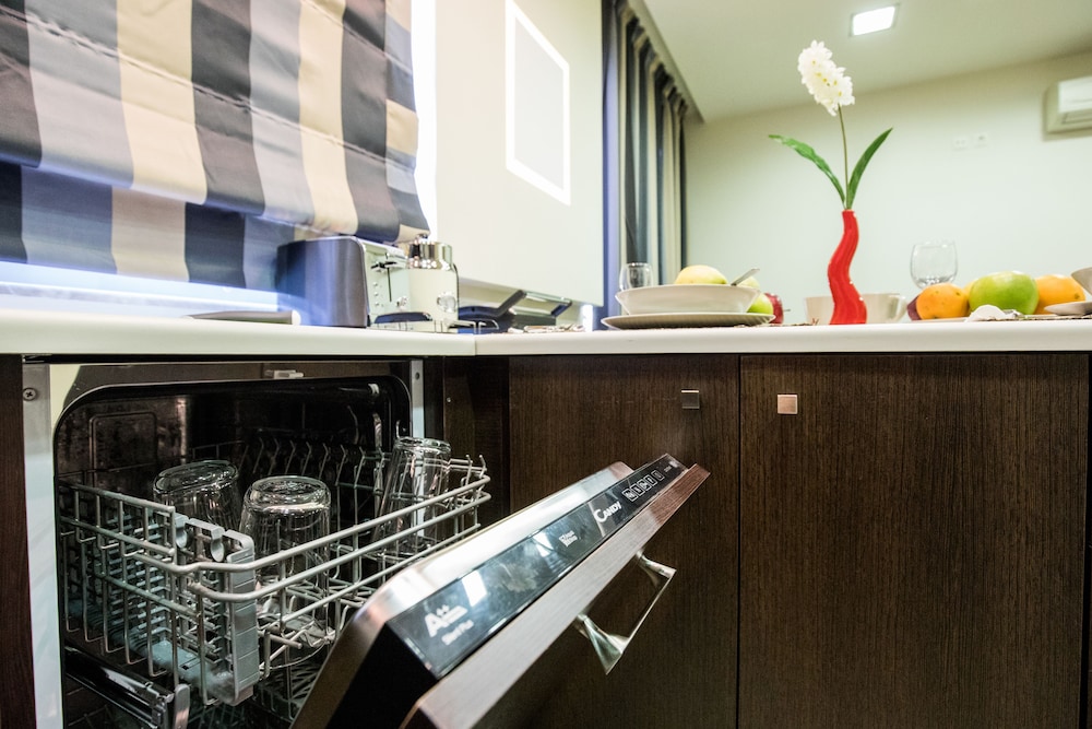 Rhodes Central Suite 3/38