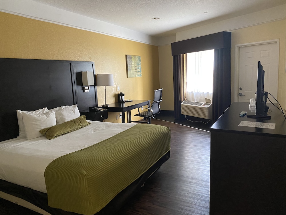 STANDARD, KING BED, BALCONY, ACCESSIBLE