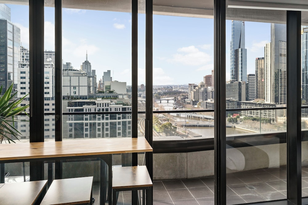 Aura On Flinders Serviced Apartment 62/78