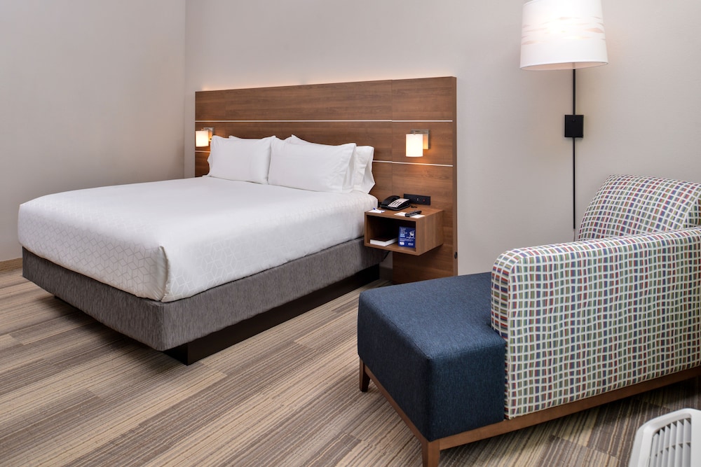 Holiday Inn Express And Suites Moundsville 20/61