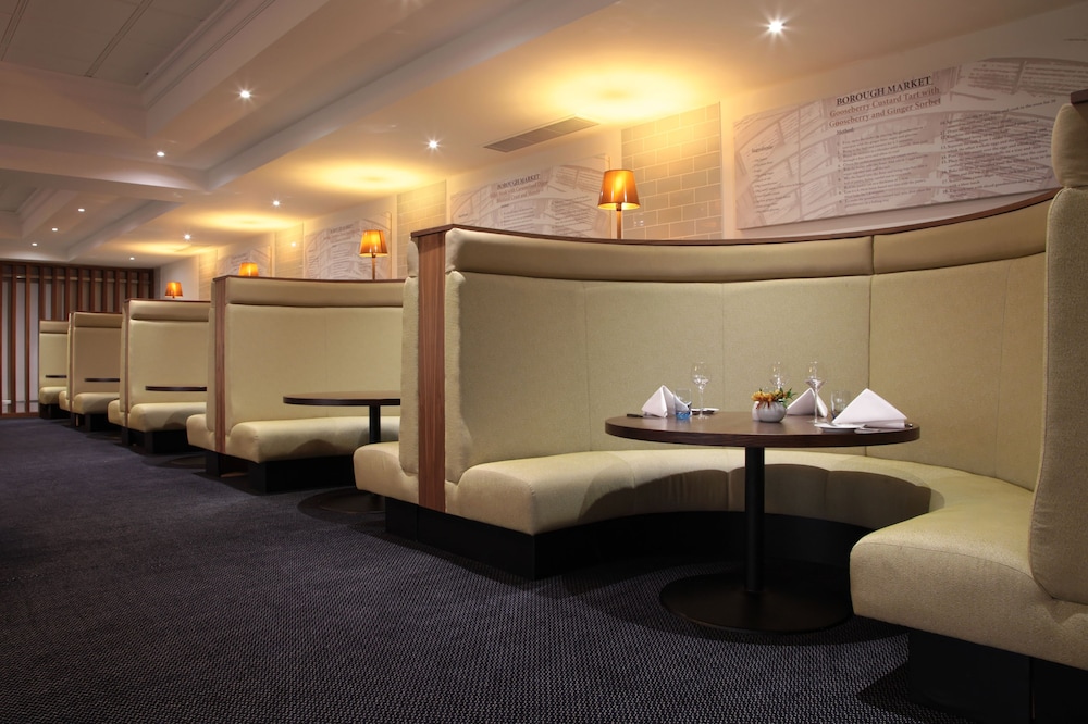 RENAISSANCE LONDON HEATHROW HOTEL 45/46