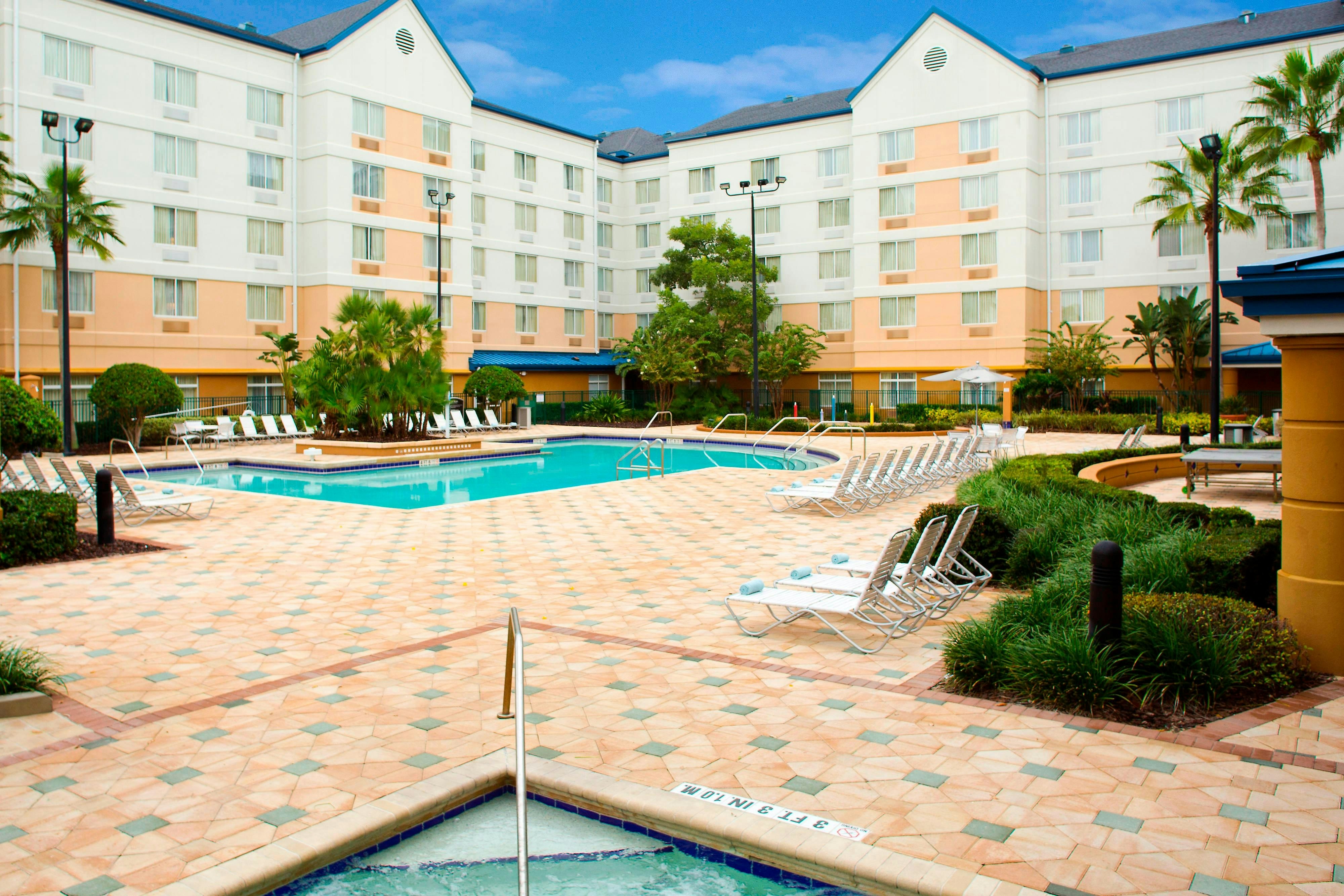 Fairfield by Marriott Inn & Suites Orlando Lake Buena Vista in the Marriott Village 17/18