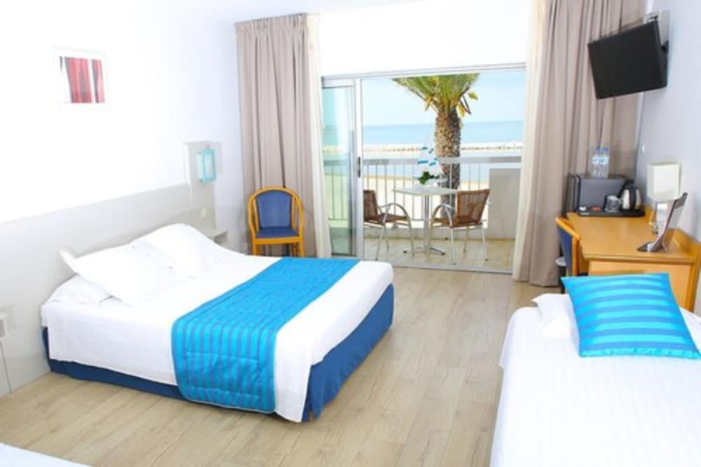 Room, Triple, 1 Double and 1 Single Bed, Sea View