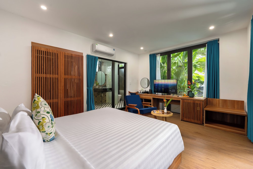 DELUXE, DOUBLE BED, GARDEN VIEW