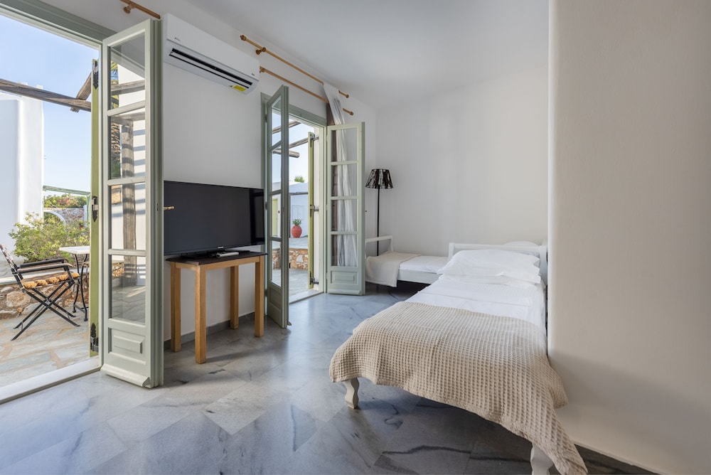 PAROSLAND HOTEL 20/75