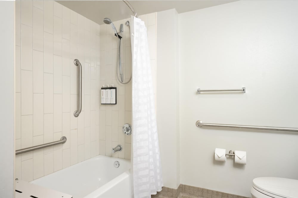 Hyatt Place College Station 69/74