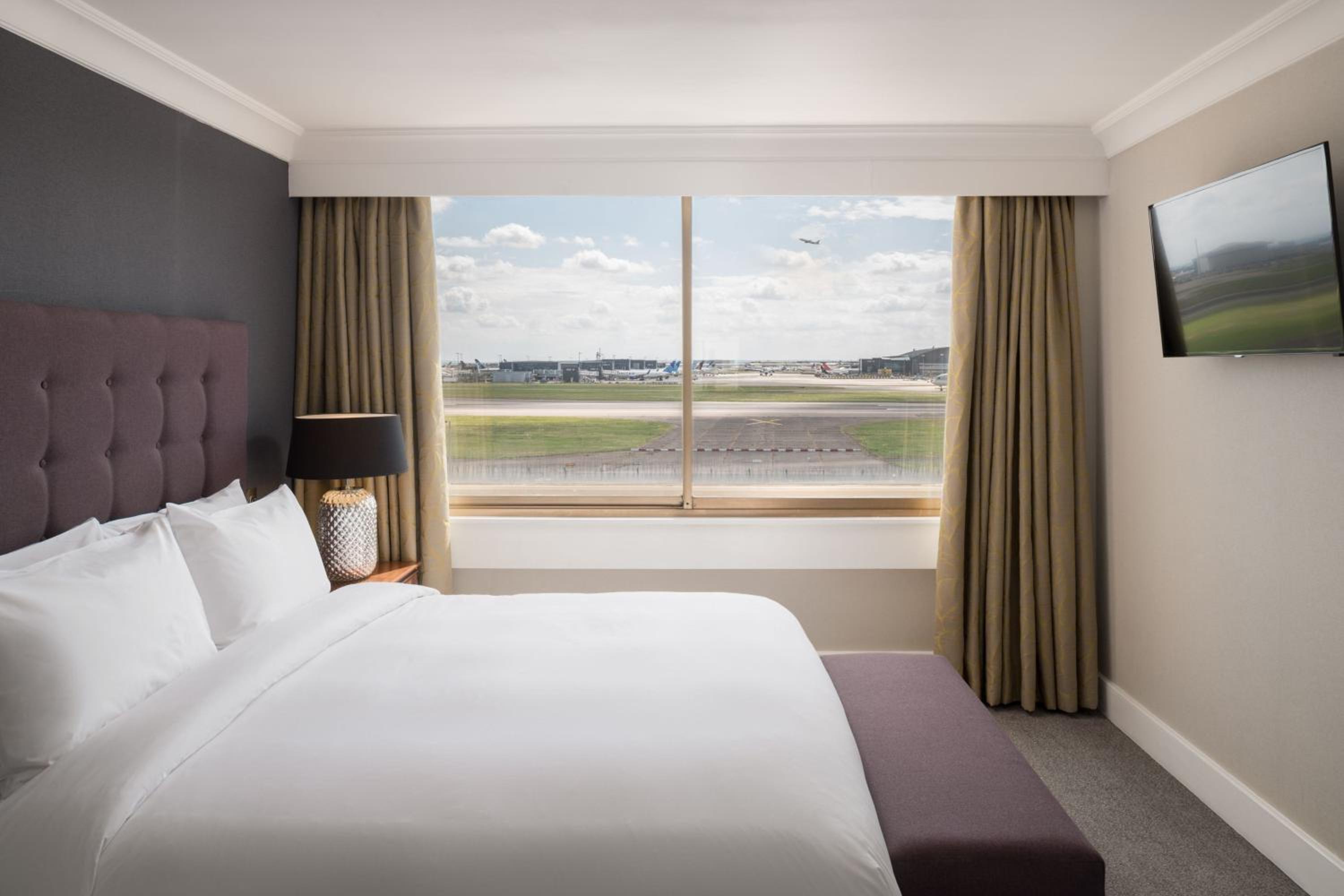 Executive, Suite, Runway View