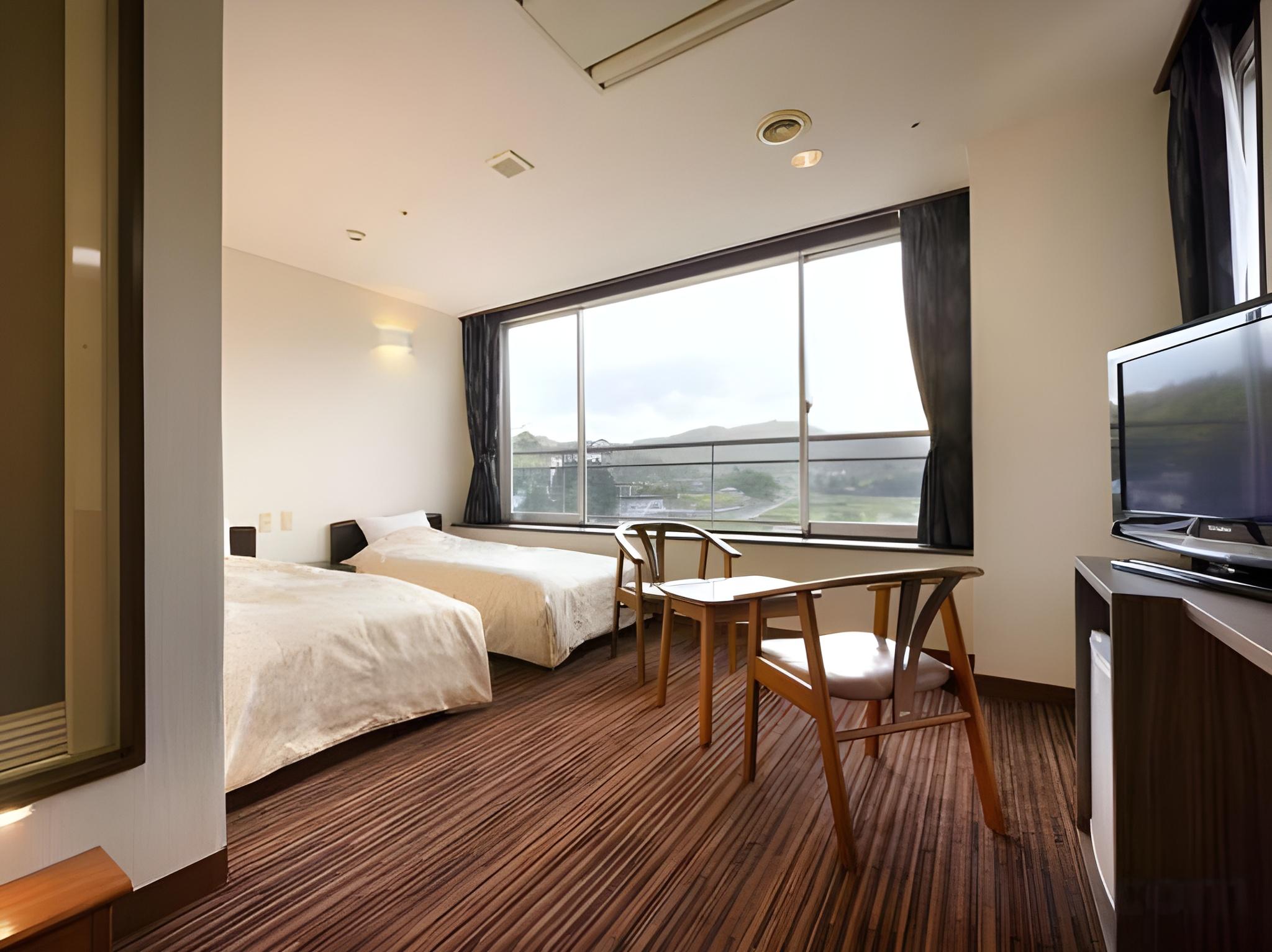 Room, Twin Beds, Unit Bath, Annex, Smoking