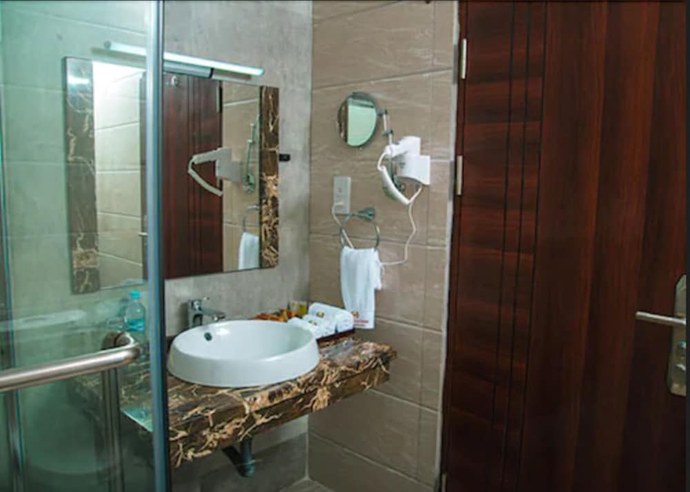 غرفة سوبيريور بثلاثة أسرّة، Tiffany Diamond Hotel Makunganya Street 8/9