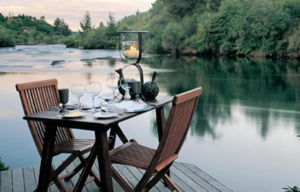 HUKA LODGE 42/66