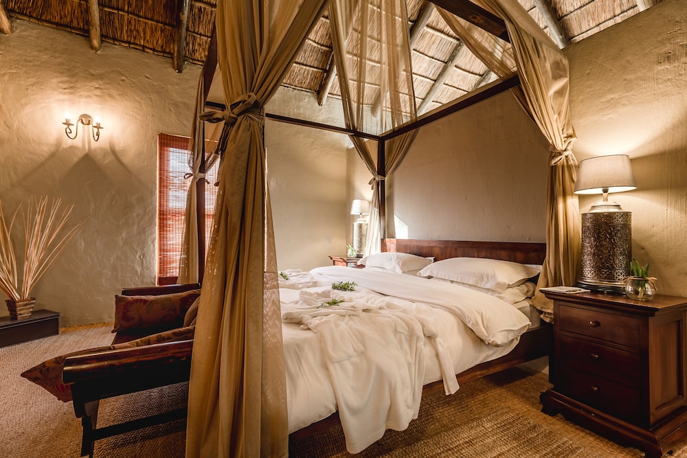 Hlosi Game Lodge 36/73