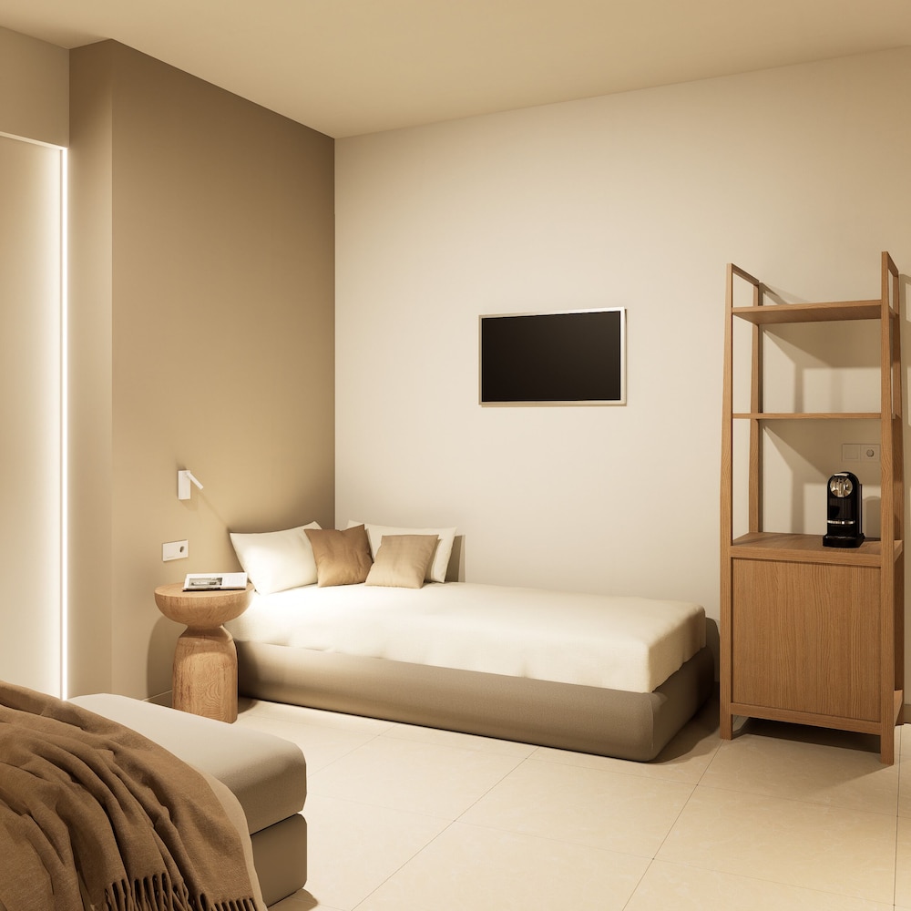 Deluxe, 1 Double and 1 Single Bed, Pool Front