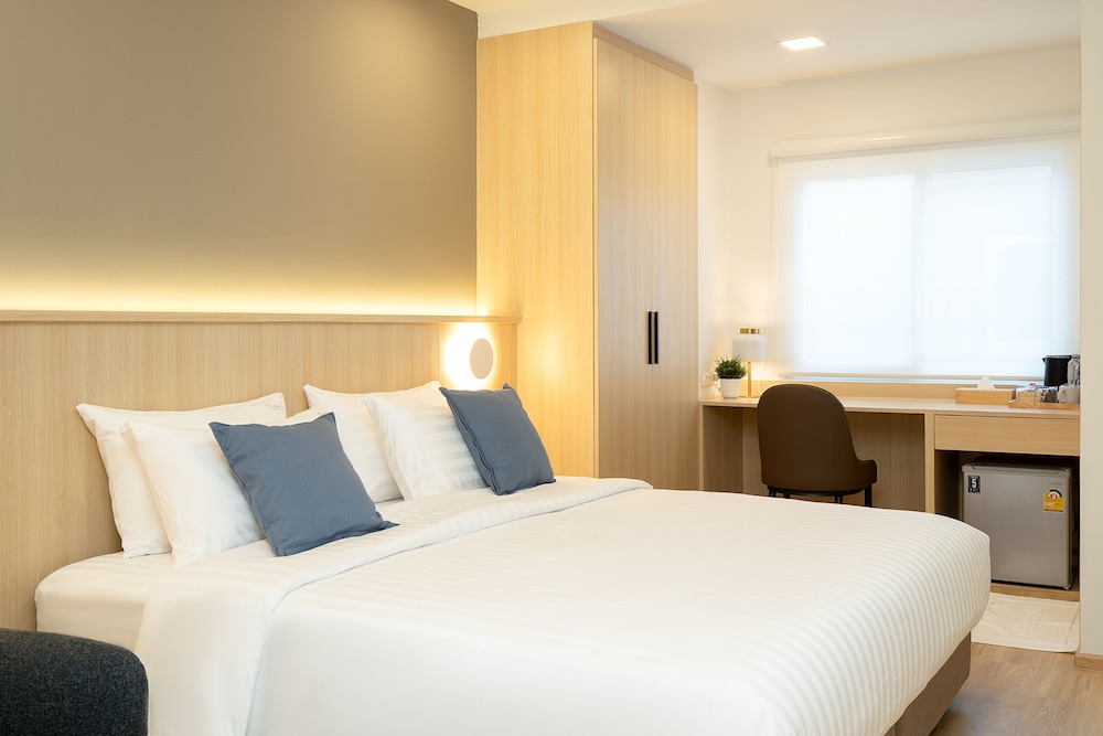 2 Bedrooms, Family Suite, King Bed, Bunk Bed, Balcony