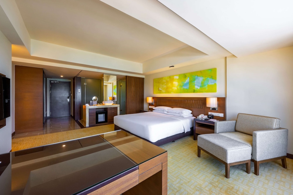 ROOM, KING BED