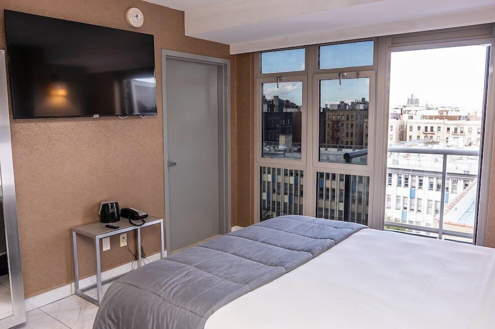 Hotel Moca NYC 24/45