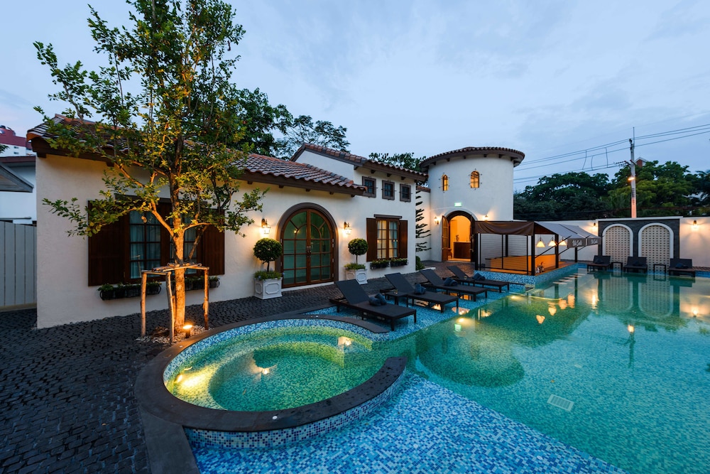 Villa Seville 36/50