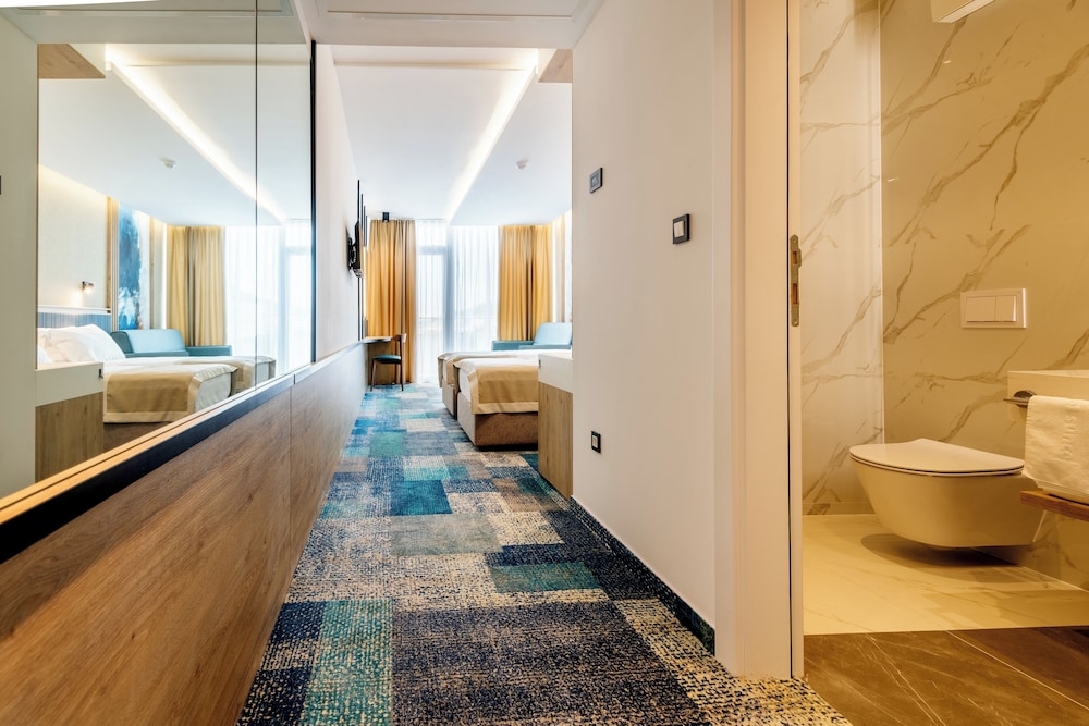 Hotel Sunce 6/16