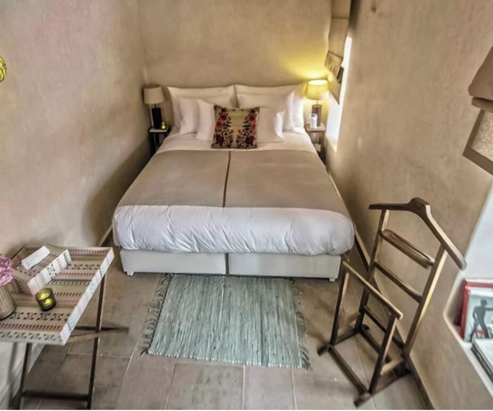 ARAH, COMFORT, QUEEN BED