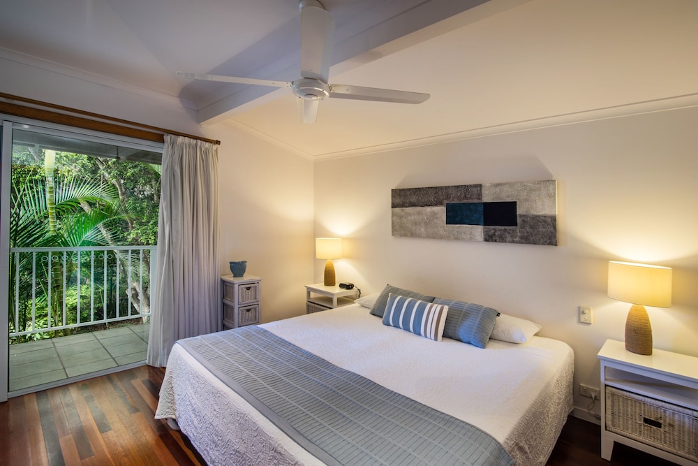 South Pacific Resort 18/78