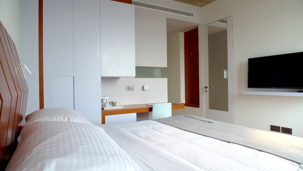 Deluxe Twin Room: