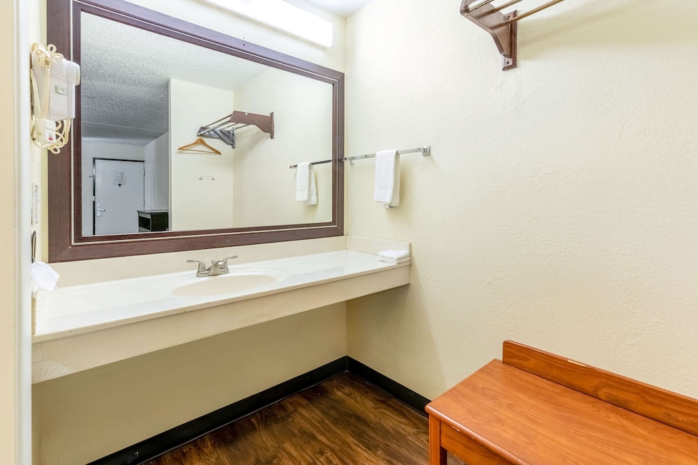 Econo Lodge Knoxville West - Turkey Creek 11/33
