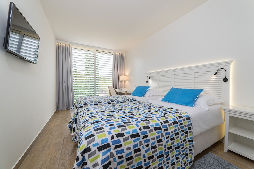 Room, Twin Beds, Park or Courtyard View, Sofa, French Balcony