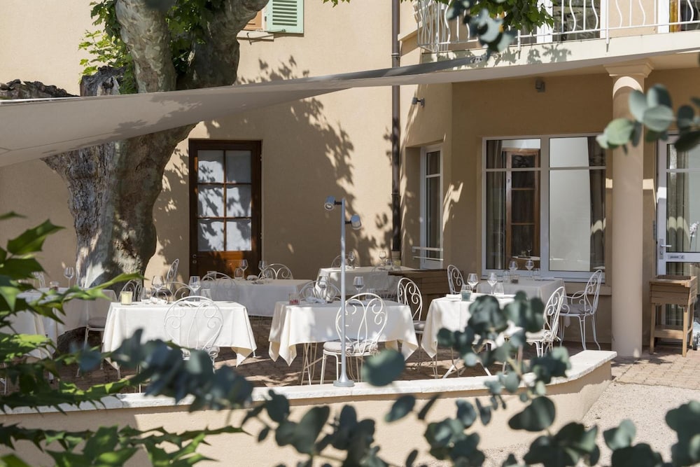 AUBERGE DE CLOCHEMERLE 5/54