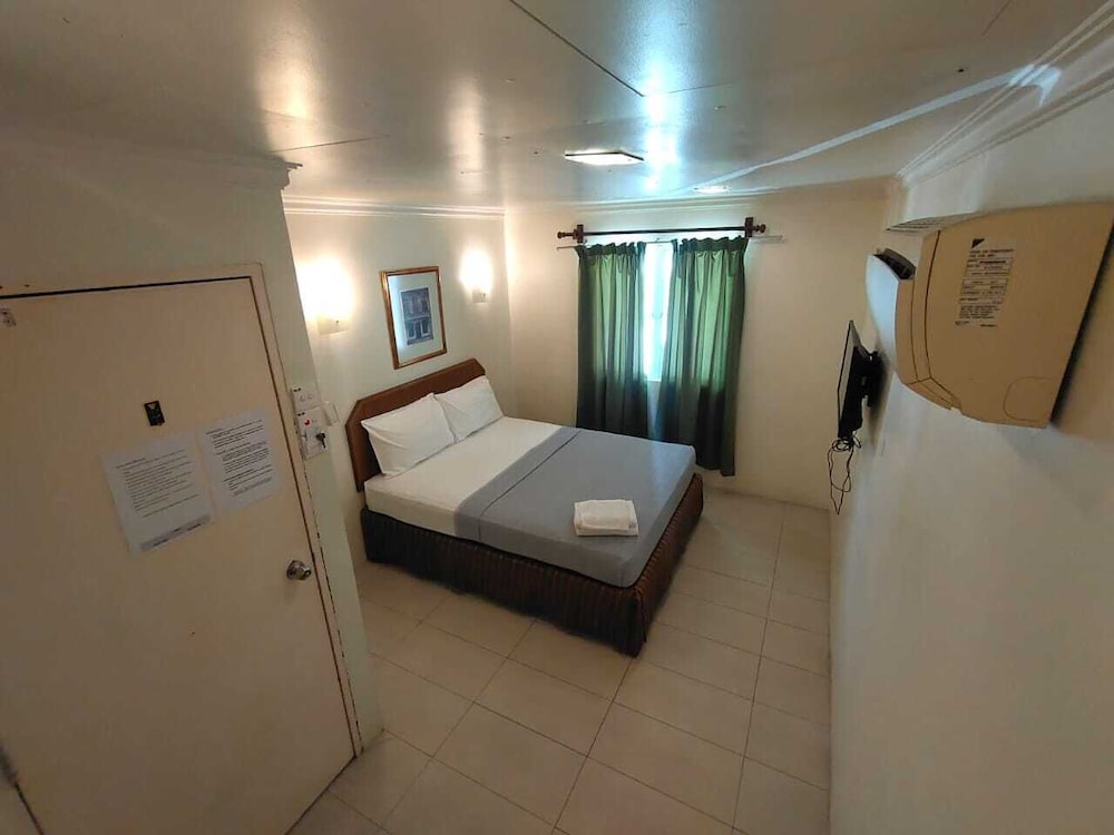 Johan Travellers Lodge 16/42