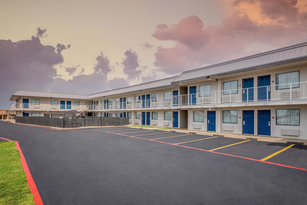 Motel6 Euless, TX - Dallas in EULESS - TX