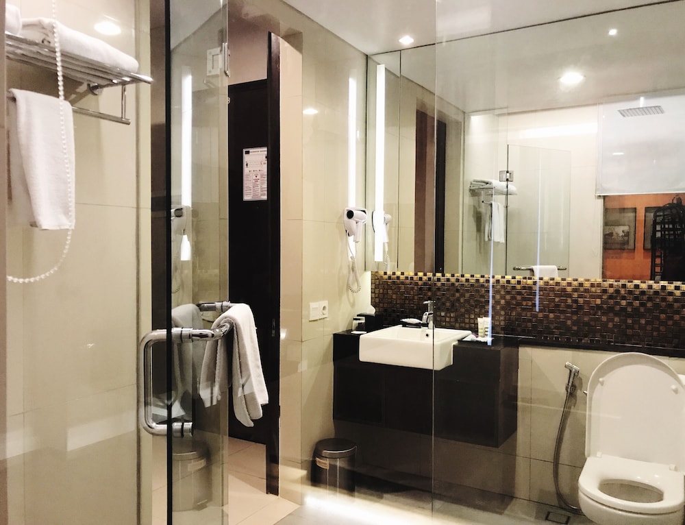 Mercure Surabaya Grand Mirama 27/81