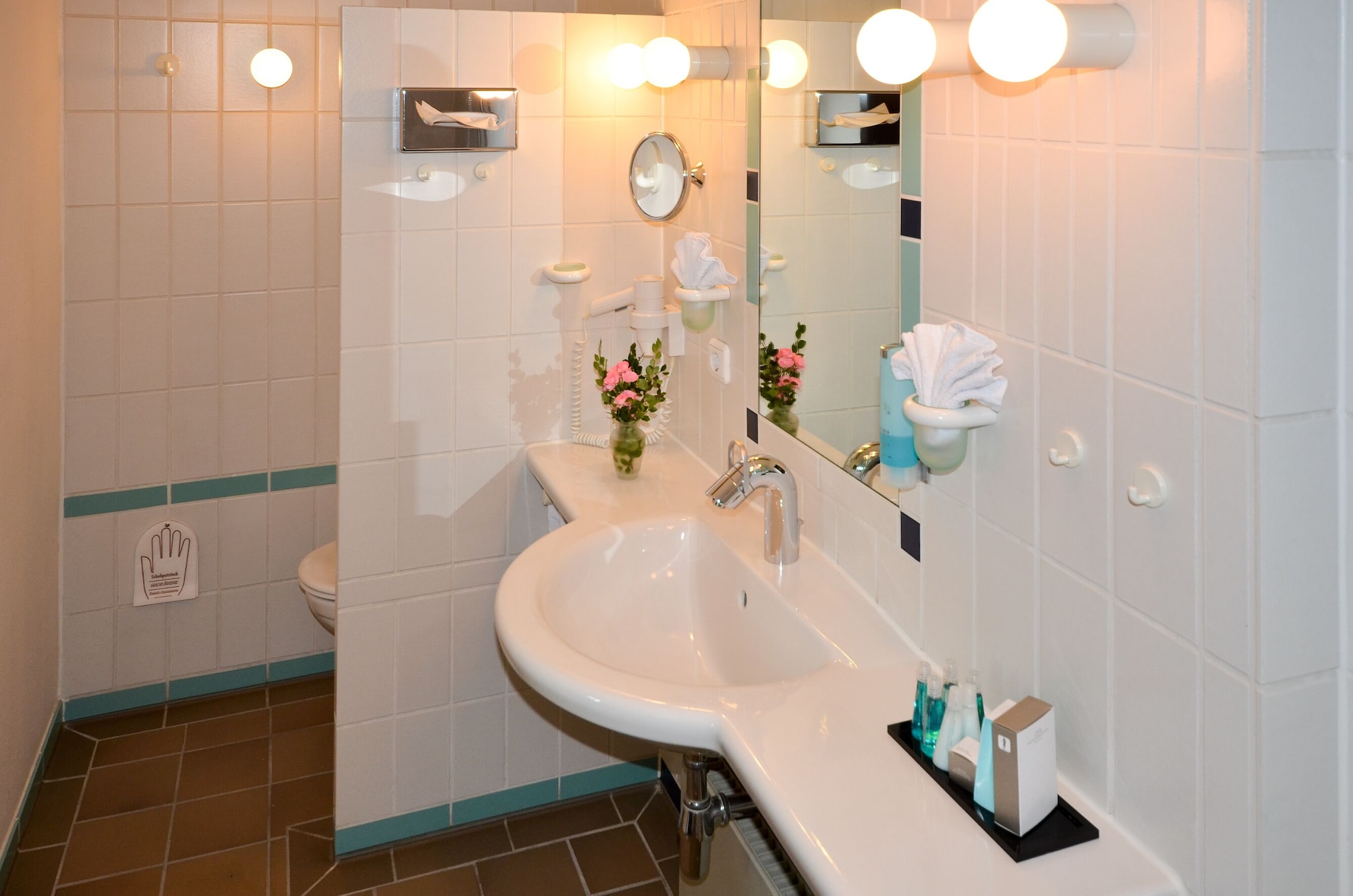 Suite, Single, Twin Beds