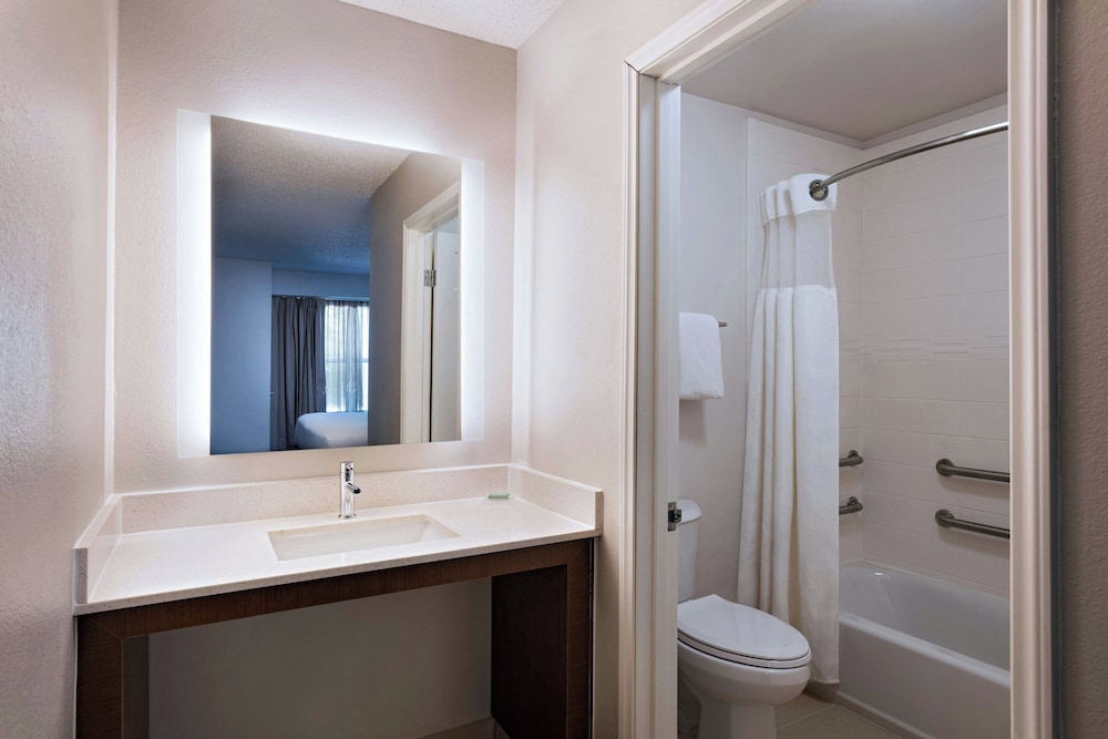 Residence Inn Houston The Woodlands / Lake Front Circle 48/50