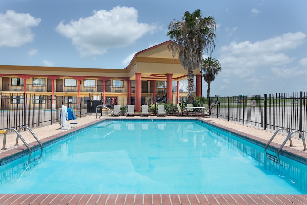 Studio6 Suites Opelousas, LA 30/55