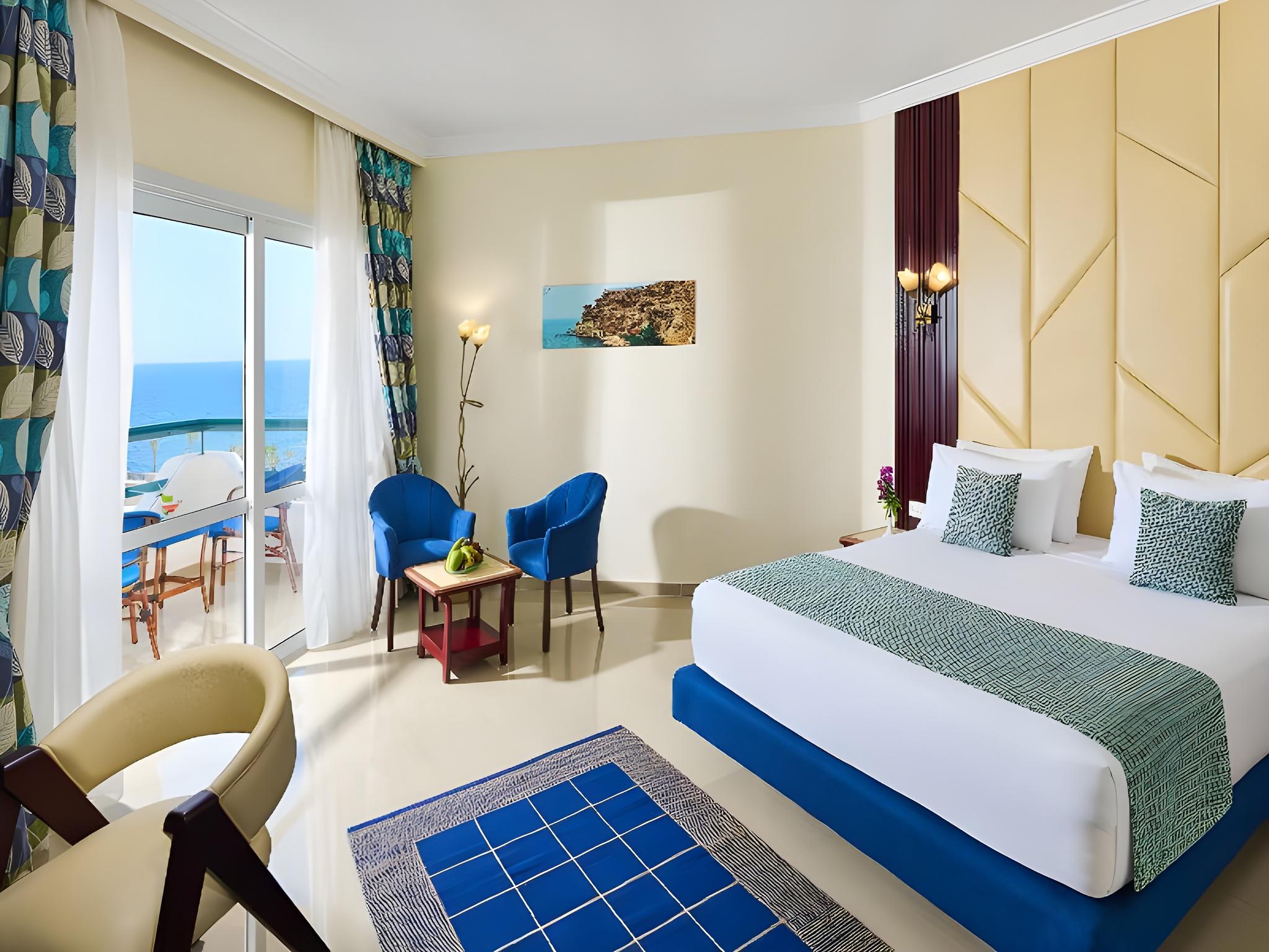 Elegant Triple Sea View Room