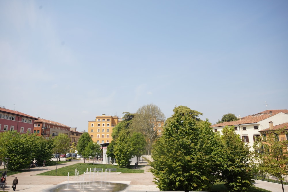 Truly Verona 4/69