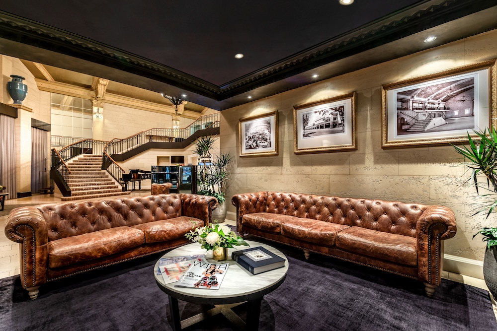 Royce Hotel 46/60