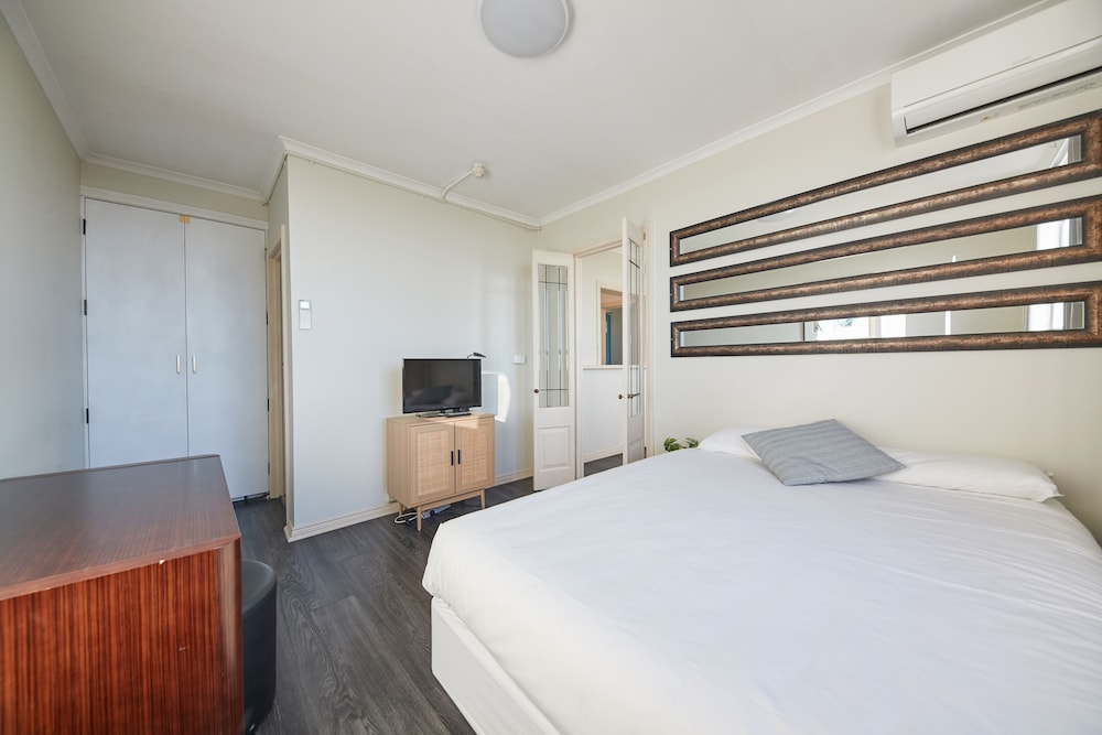 Little Coogee Hotel 25/65