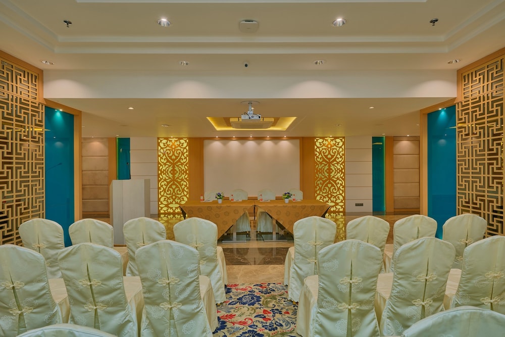 Blu Feather Hotel & Spa 50/69