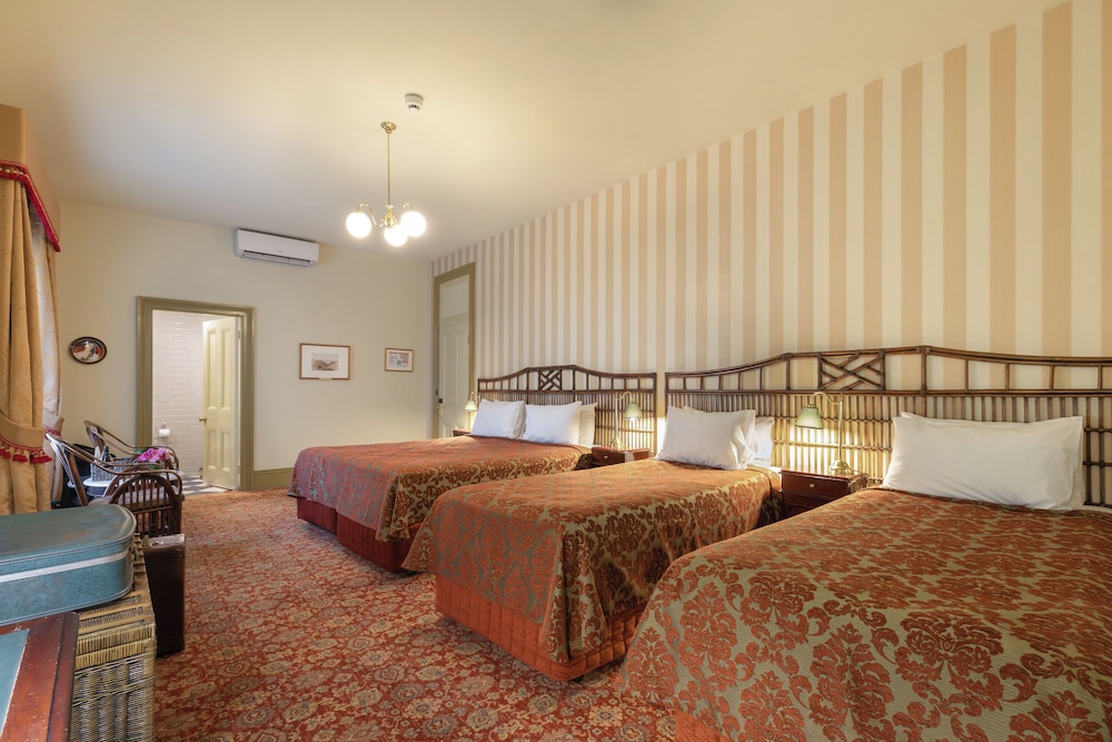 Hadleys Orient Hotel 18/47