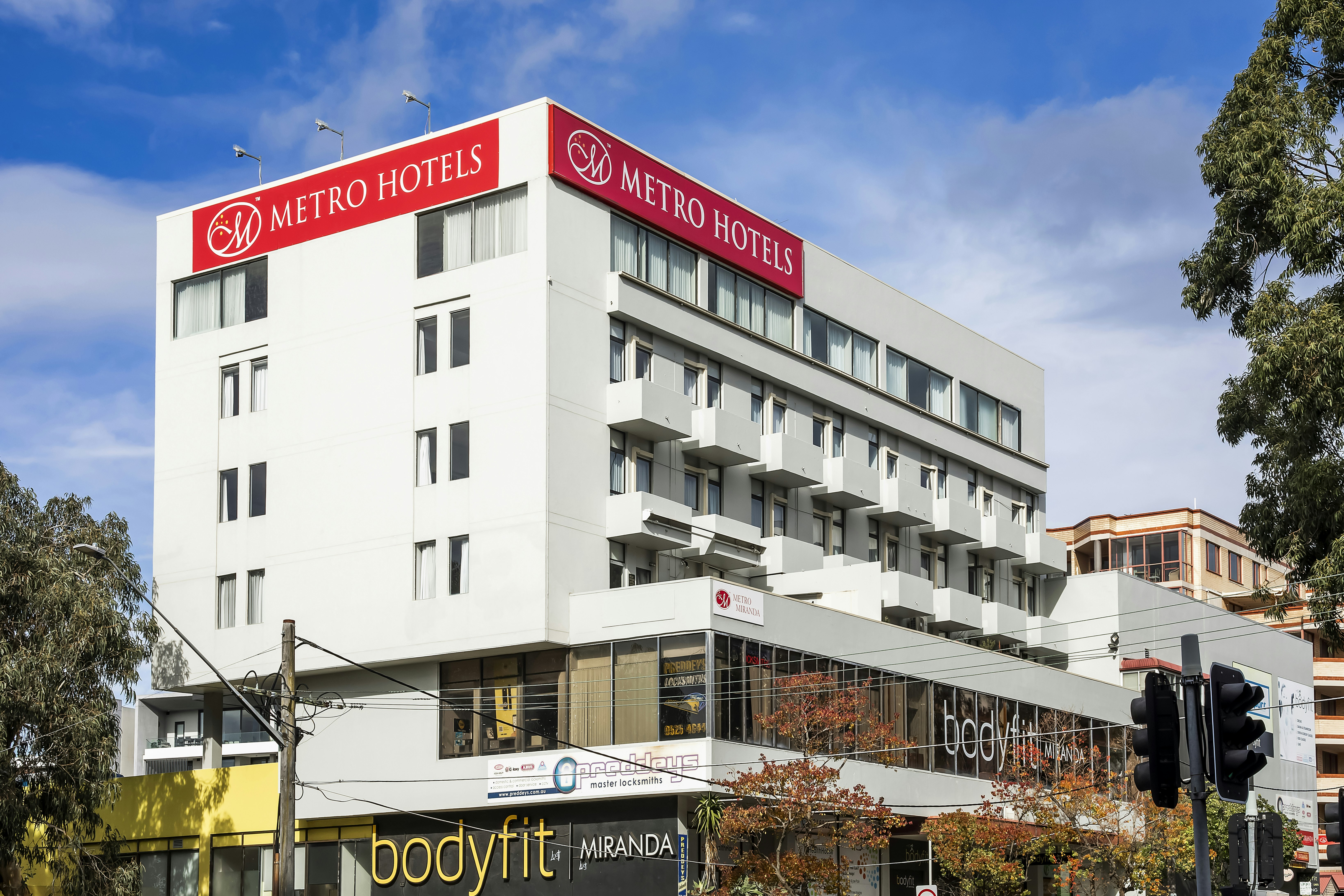 METRO HOTEL MIRANDA 4/33