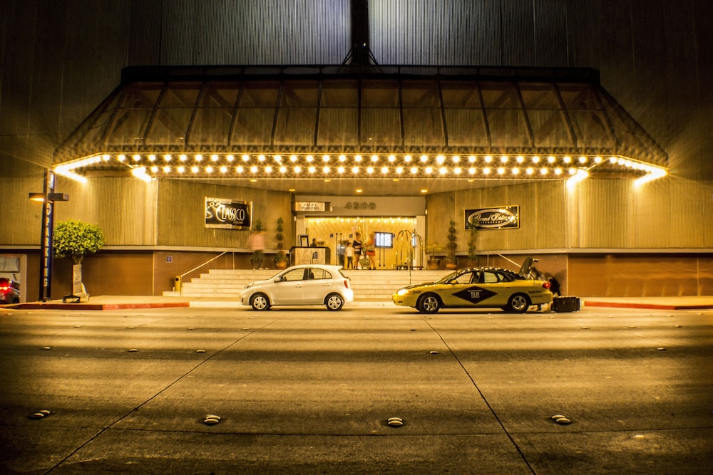 Grand Hotel Tijuana 10/77