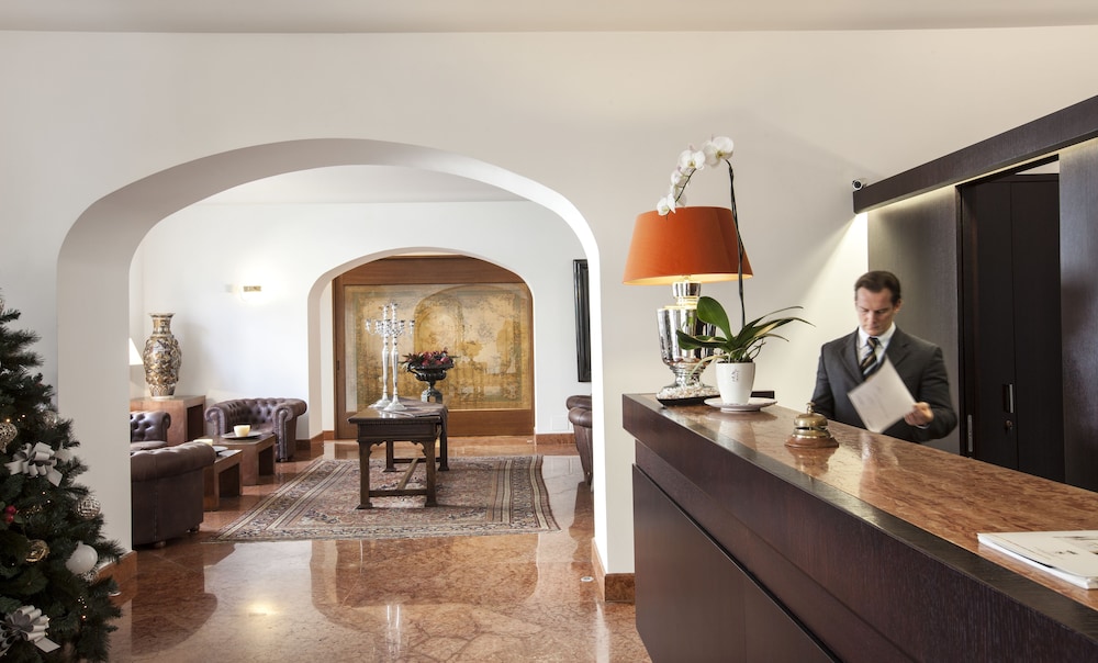 Palazzo Brunaccini 9/50