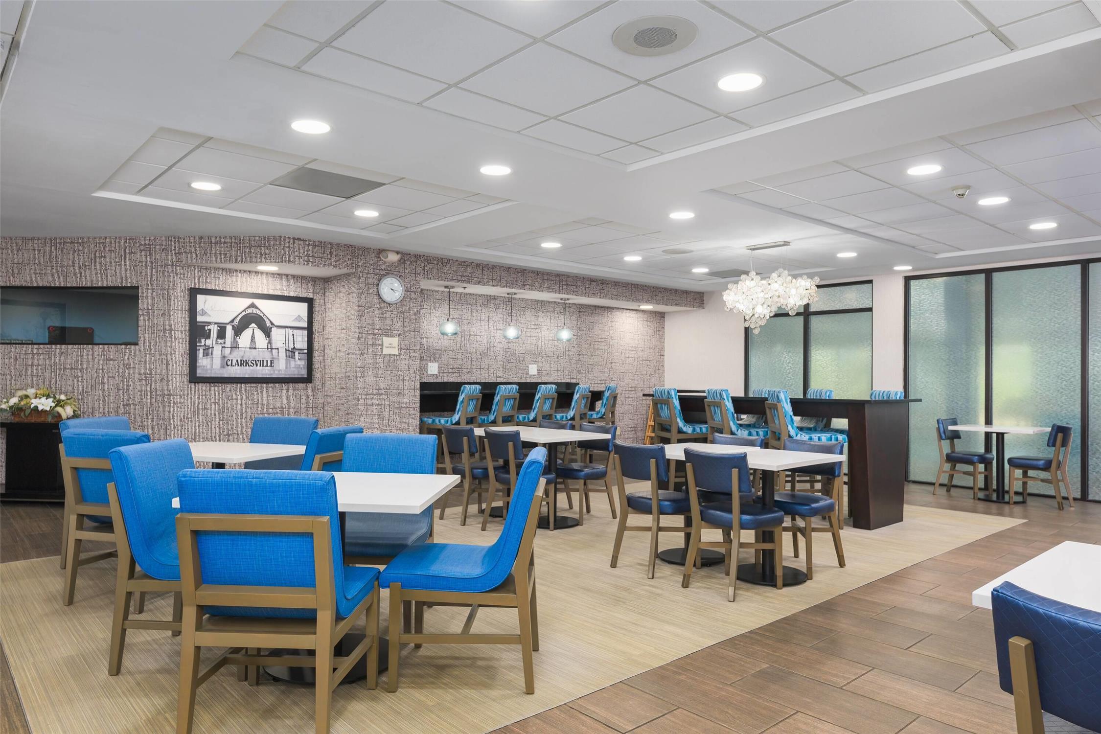 La Quinta Inn Suites Clarksville 46/59