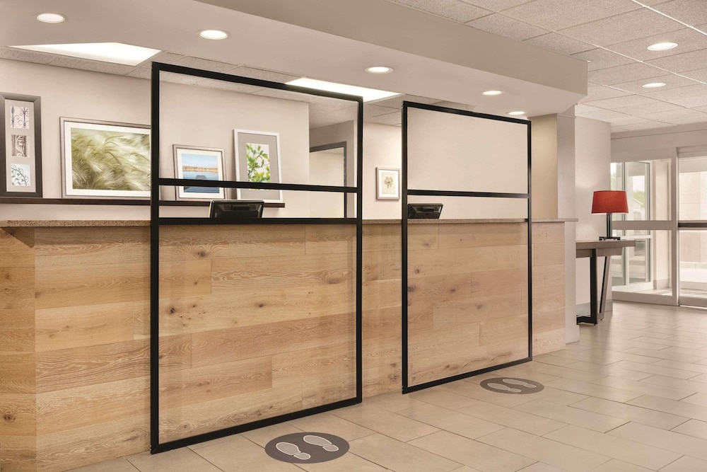 Country Inn and Suites by Radisson, Port Clinton, OH 2/24