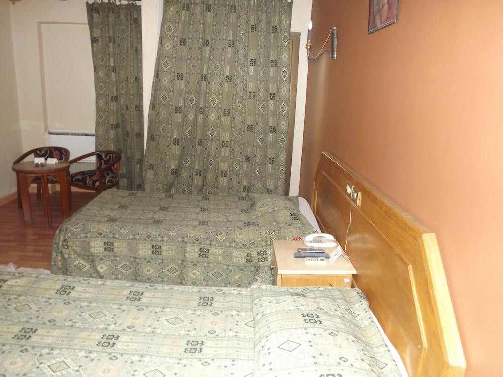 Mayorca Hotel 6/32